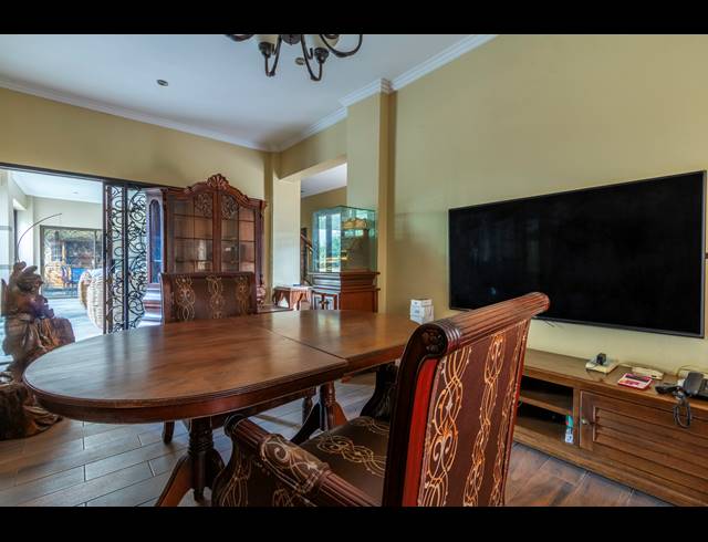 4 BEDROOM HOUSE FOR SALE IN DOWERGLEN EXT 4